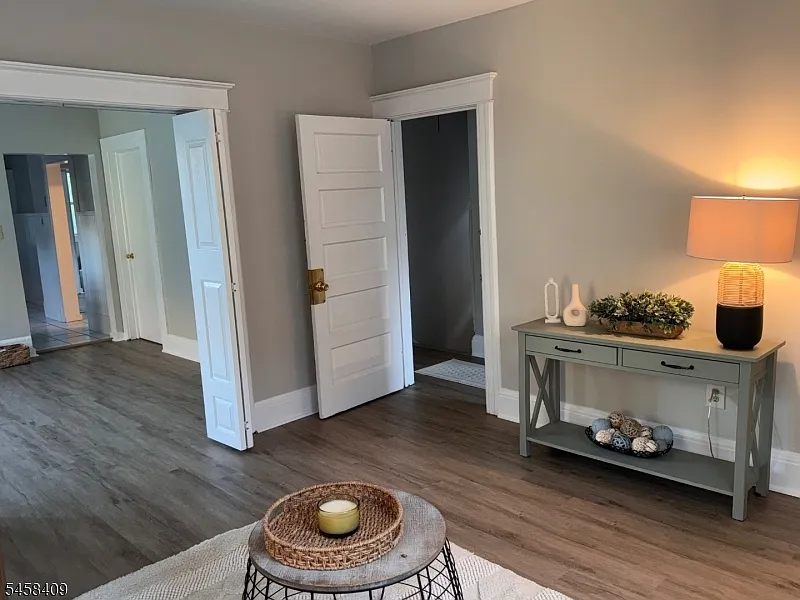 2 bed, 1.0 bath, $2,300 — Photo 3