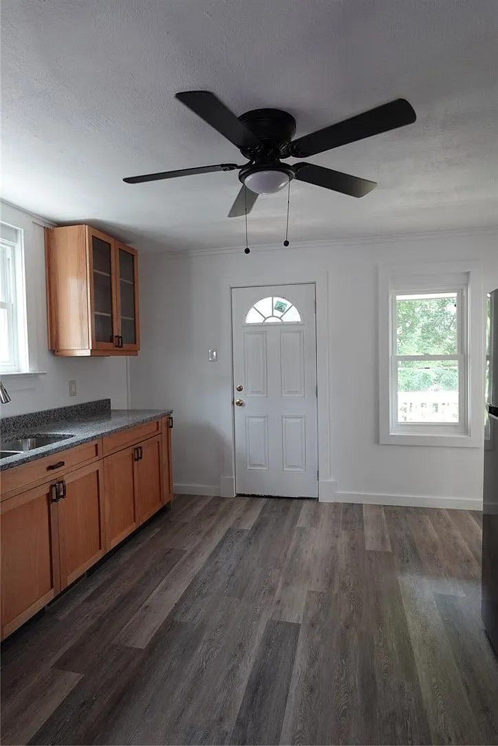 3 bed, 1455 sqft, $1,500 — Photo 2