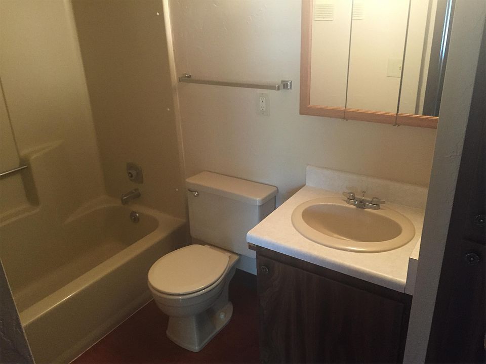 2nd image of 2262 Eastman Ave APT 5