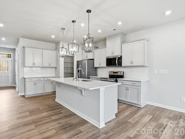 2525 Hedgecliff Rd, Concord, NC 28025