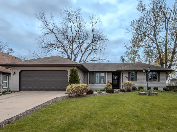 721 Adams St, Elgin, IL 60123
