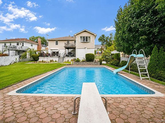 3rd image of 181 Roundhill Drive