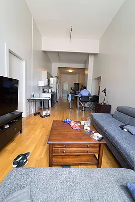 Rented by Manhattan Management LLC | media 32