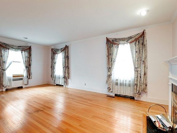 5th image of 8225 Surrey Pl
