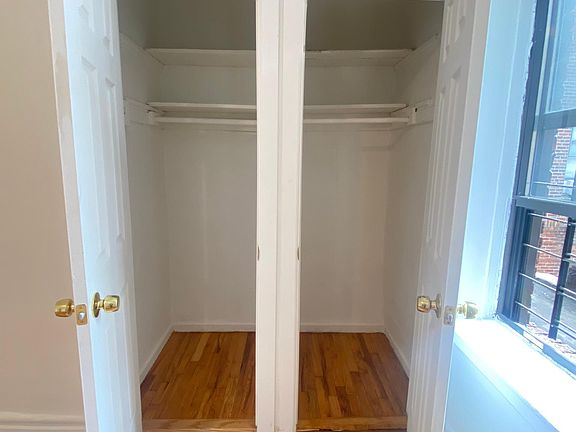 2nd image of 3204 Holland Ave APT 1E