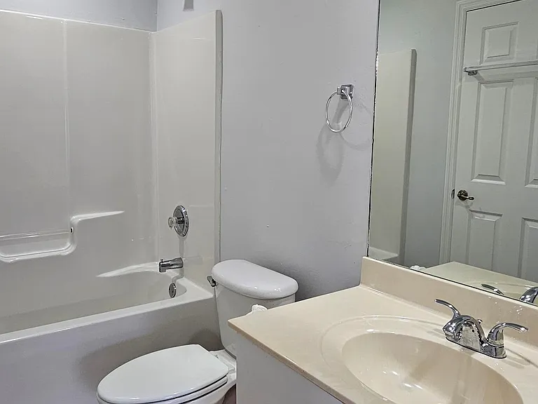 2400 55th Ter SW #B — Photo 9
