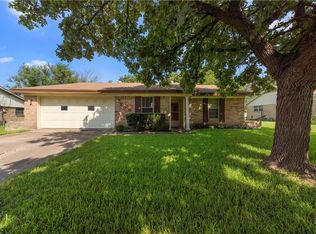 809 Rolling Hills Dr, Hewitt, TX 76643