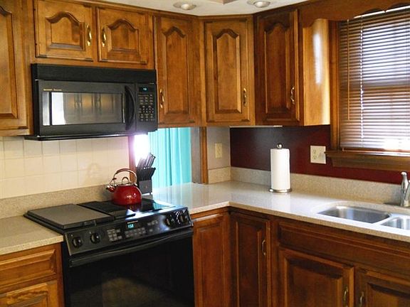 5th image of 215 Elmwood Pl