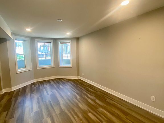 5th image of 2115 W Barry Ave #B
