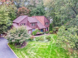 15 Wood Lake Ct, North Brunswick, NJ 08902