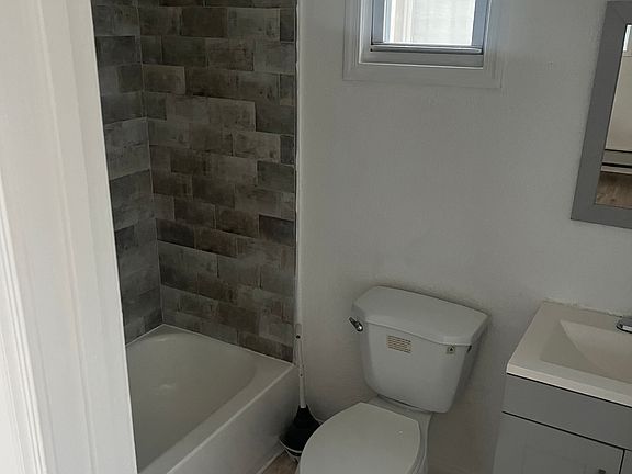5th image of 41 Chester Ave Floor 2