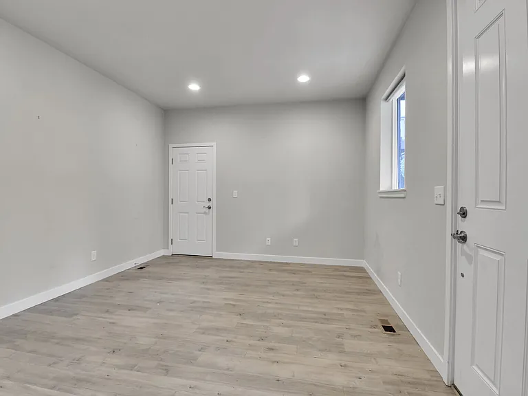 2350 S Troy Ct — Photo 37