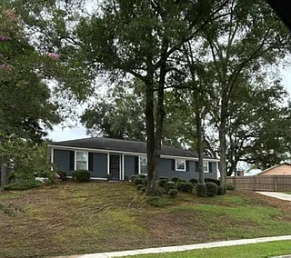 1704 Princeton Woods Dr W