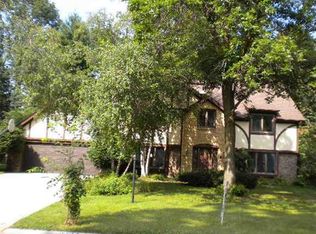 1739 Red Oak Ln, Rockford, IL 61107