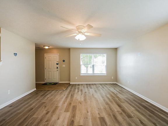 5th image of 1607 Rosewood Dr