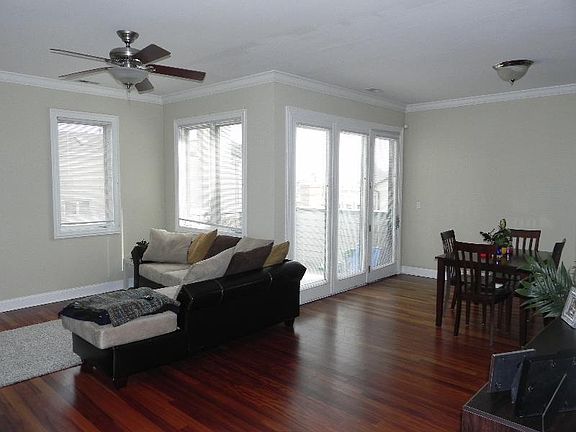 2nd image of 3341 N Southport Ave #3343401