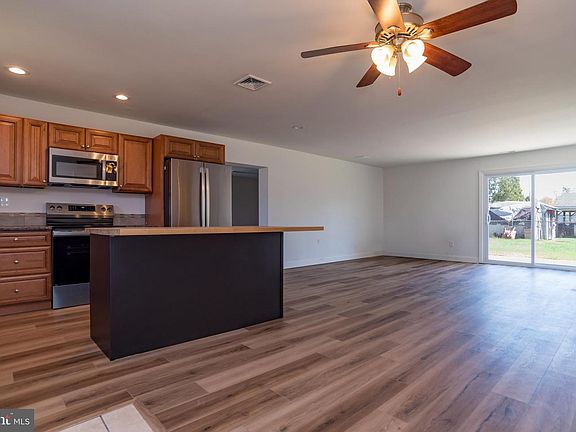 4th image of 44 Elm Ln