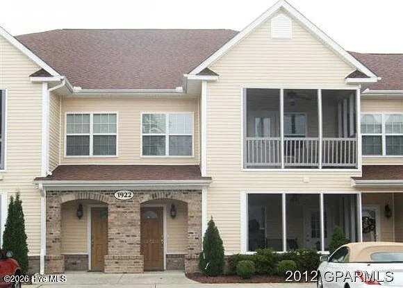 3 bed, 2.0 bath, $1,600 — Photo 1