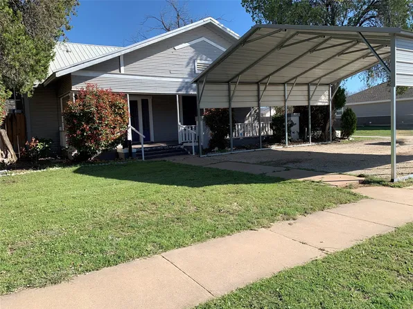915 2nd St, Graham, TX 76450