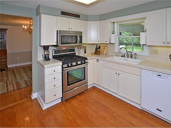 3rd image of 3903 Glenshire Ct