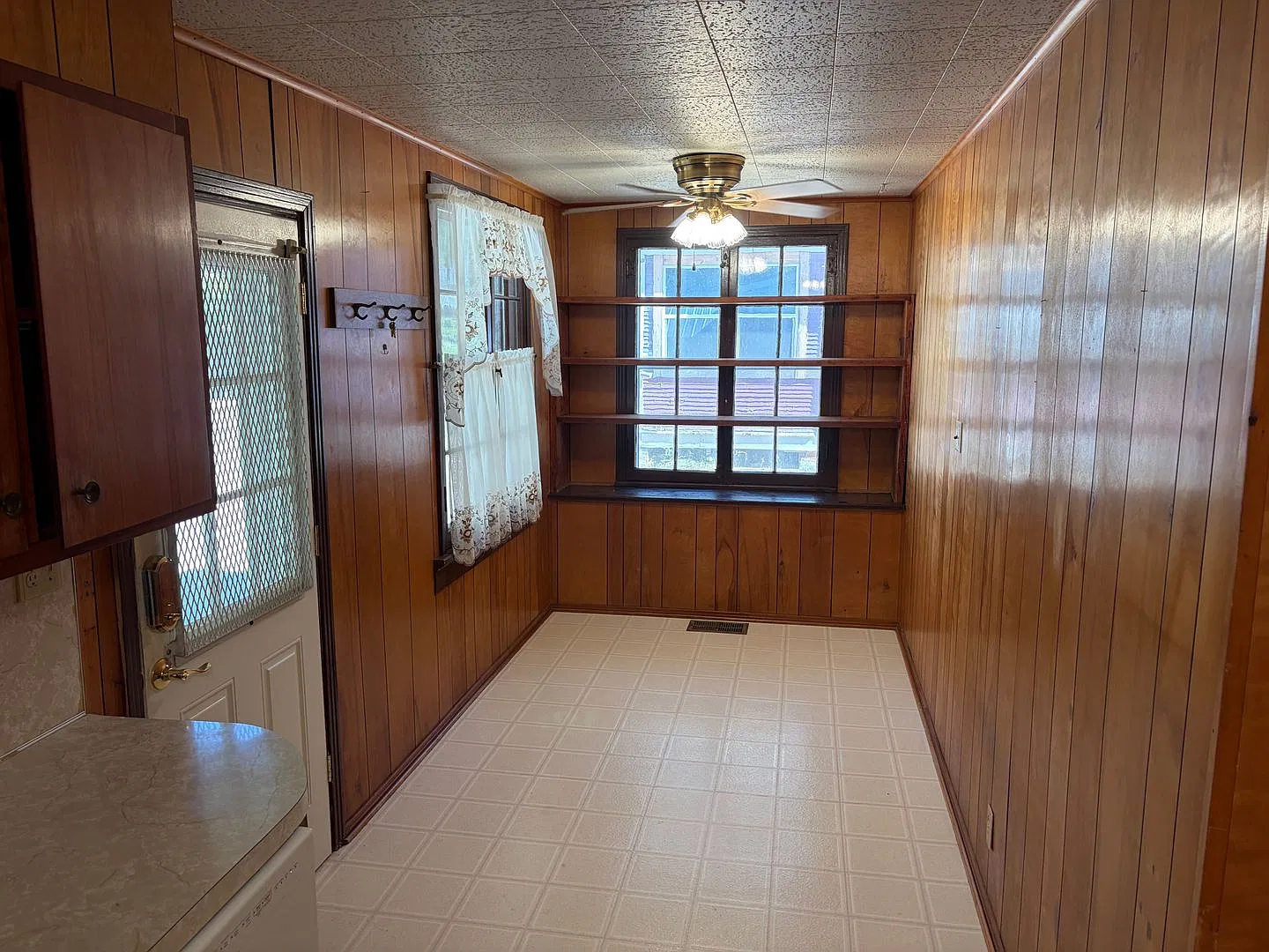 Charming 3 Bedroom Home — Photo 3