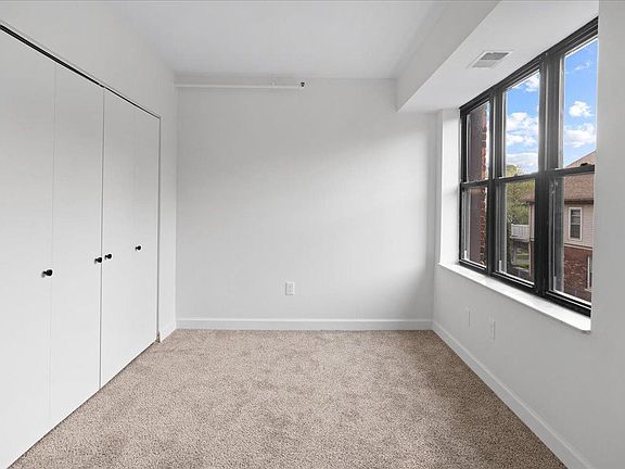 4th image of 1775 Van Dyke St #11