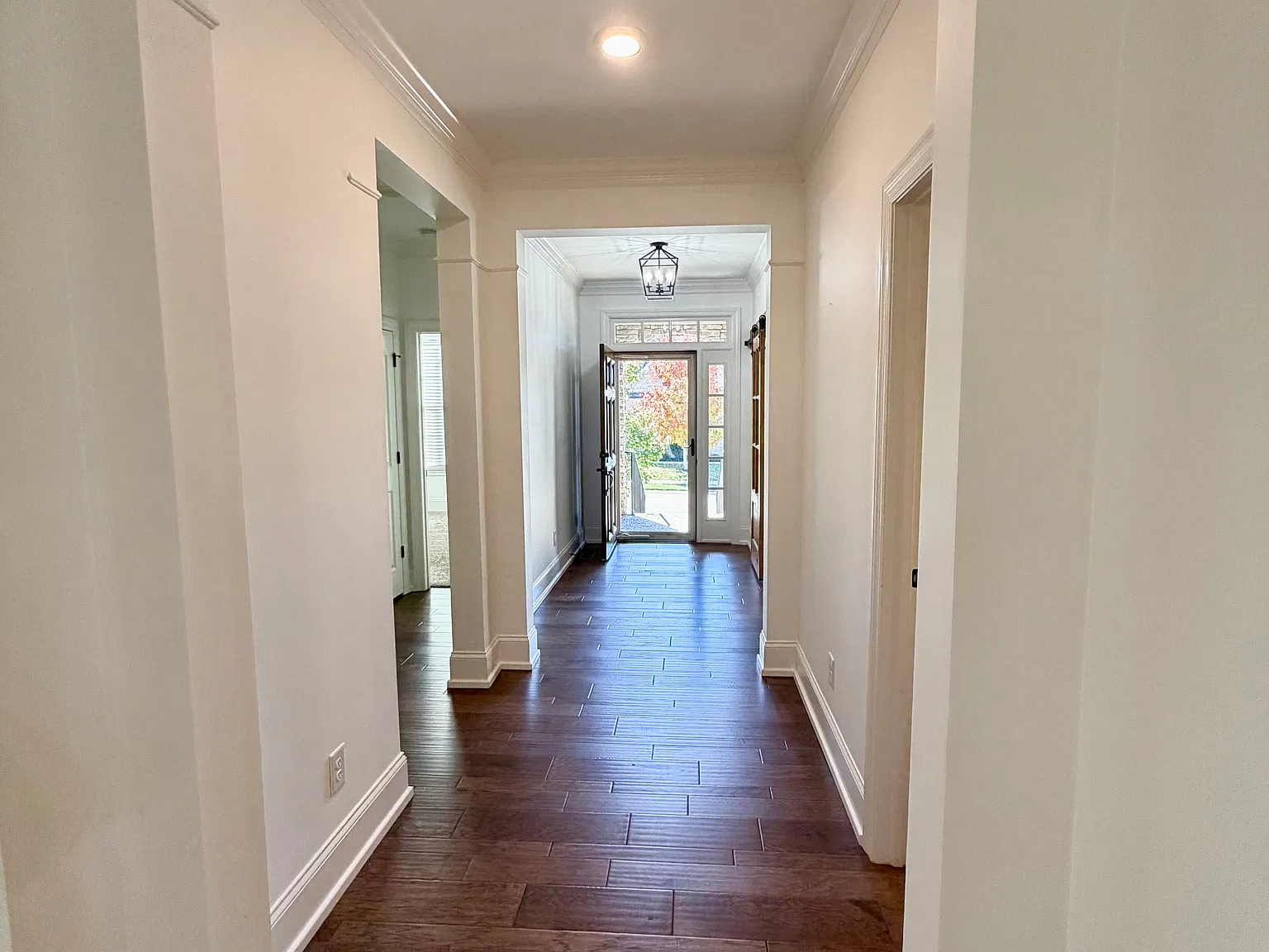 3 bed, 3.5 bath, 3850 sqft, $6,000 — Photo 4