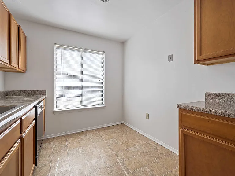 Foxridge Apartment Homes — Photo 214