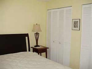 5th image of 809 Edgewater Dr