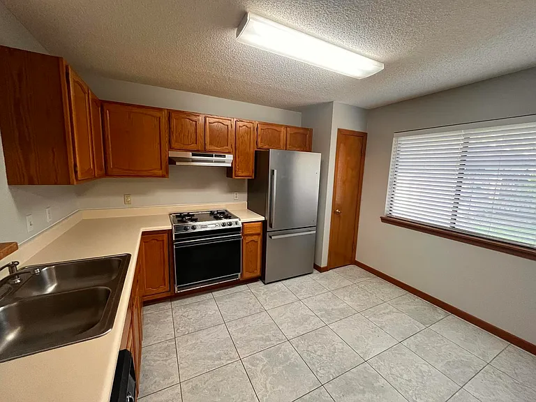 2904 Alpine Pl — Photo 6