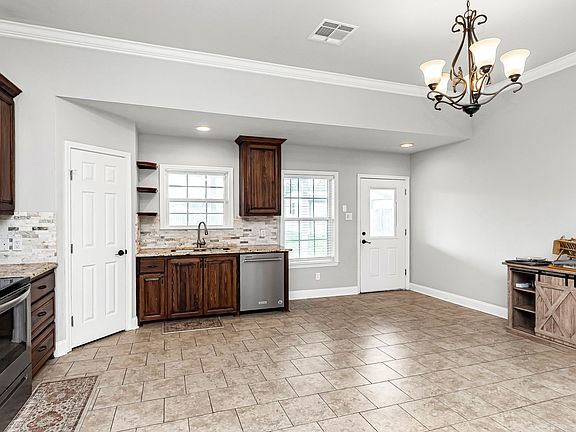 3rd image of 760 Avenue B