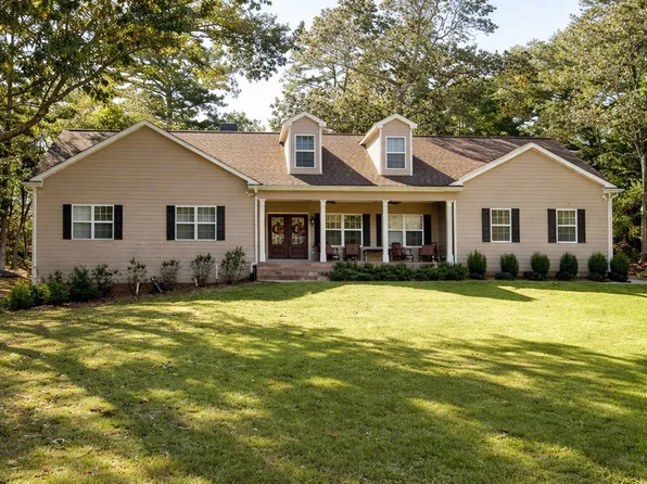 1023 Echo Valley Ct, Loganville, GA 30052