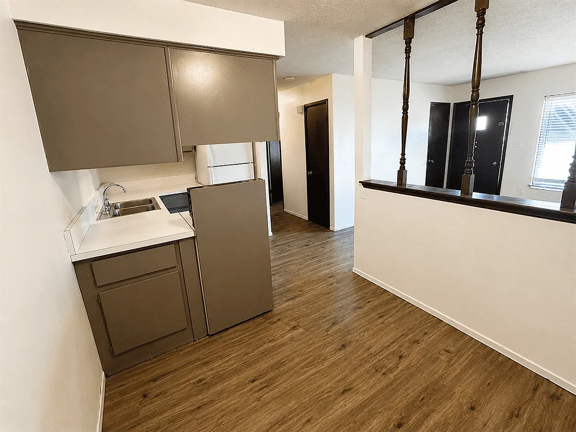 2 bed, 700 sqft, $950 — Photo 3