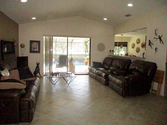 3rd image of 652 E Falconry Ct