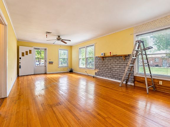 6th image of 106 Thompson St
