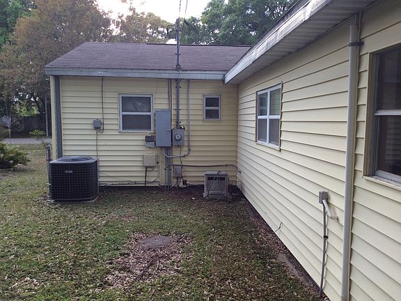 3rd image of 1005 N Bask Dr