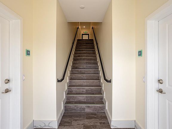 5th image of 6031 Craner Ave #101