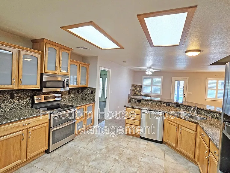 111 Mondale Ct — Photo 21