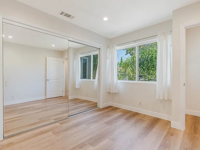 1100 S Highland Ave — Photo 28