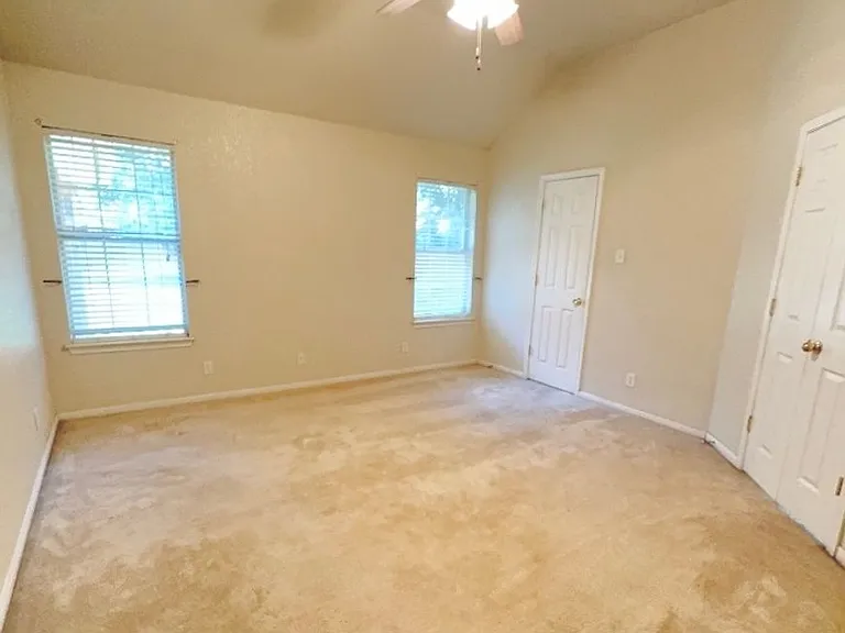 2032 Stonehenge Dr — Photo 6