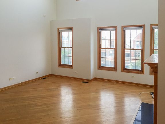 2nd image of 1324 W Diversey Pkwy #3