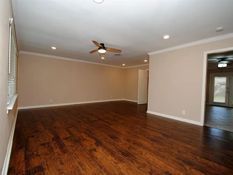 10034 Cedardale Dr — Photo 6
