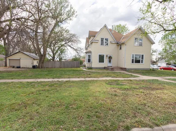 132 N Highland Ave, Assaria, KS 67416