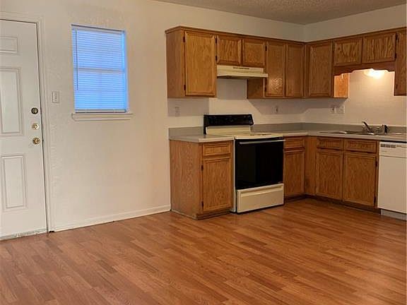 3rd image of 901 Clairidge Ave