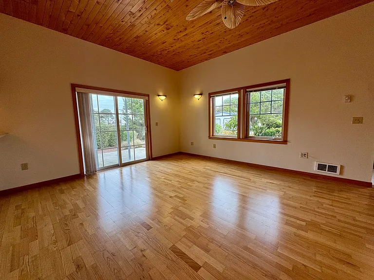1311 Village Loop — Photo 3