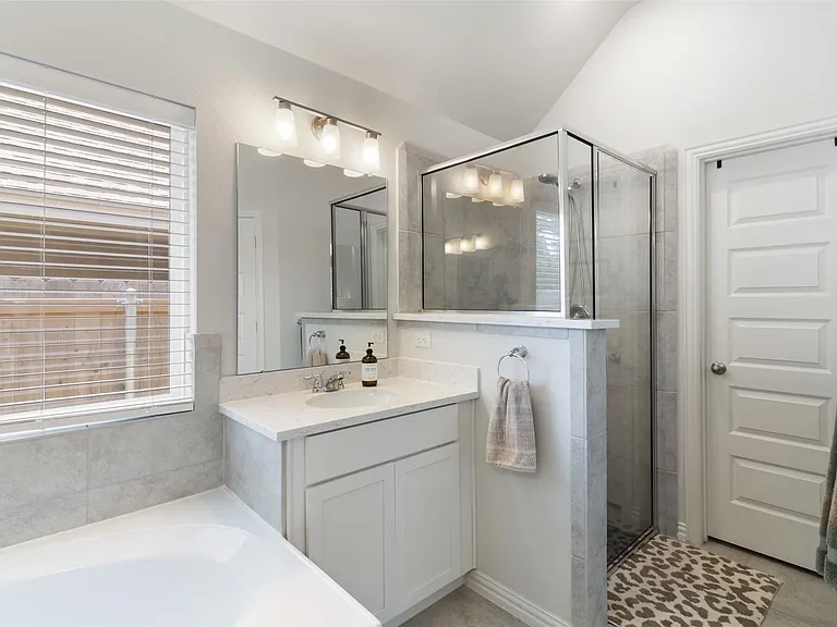 1262 Gainesville Dr — Photo 24