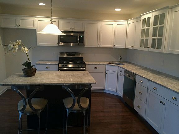 4th image of 875 Fieldstone Trl