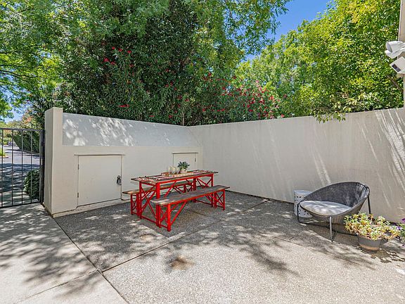 4th image of 909 Alvarado Ave APT 28