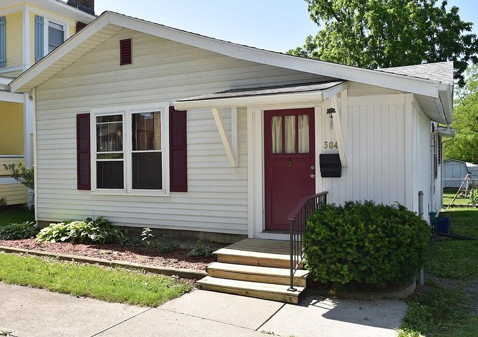 1st image of 304 E Brown Ave