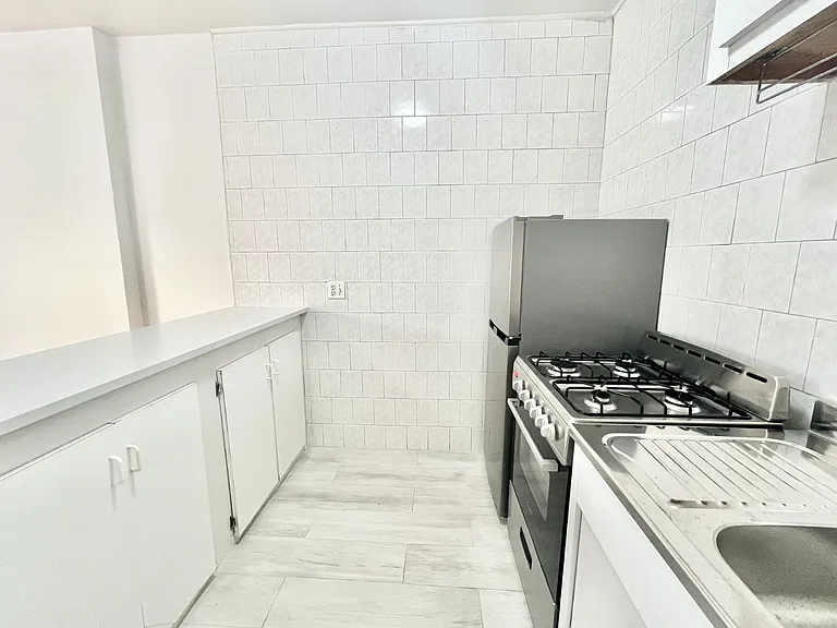 1993 3rd Ave #4L — Photo 7